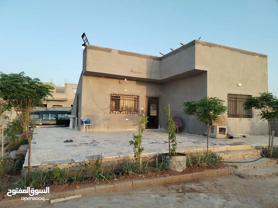 مزرعه شالية في منطقه سويمة قرب بحر الميت