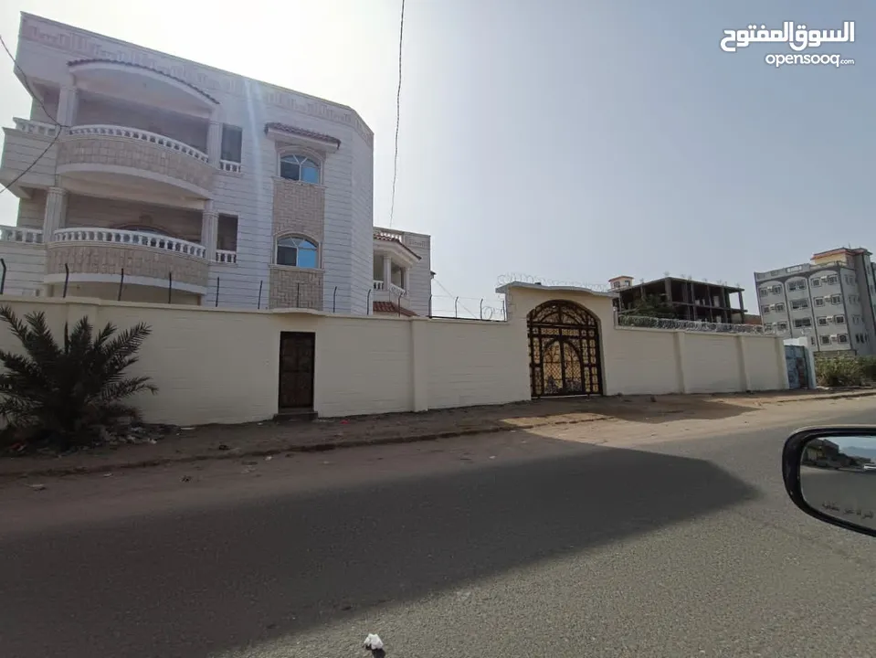 250 M2 9 Bedroom villa for sale in Aden Alareesh beside Aden international airport