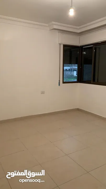 مساحة تجارية ارضية للبيع  بموقع ممتاز وتصلح لجميع الانشطة التجارية  الرقم المرجعي : 48085