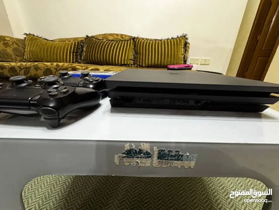 PS4 pro 1t +ايدتين + سيدي gta