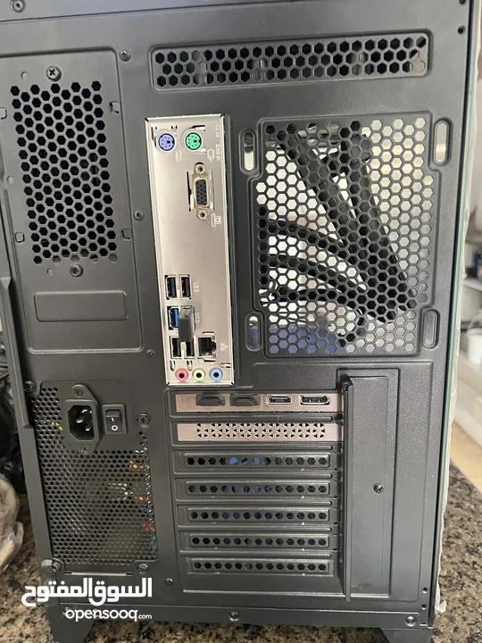 pc gaming مع جميع مستلزماته