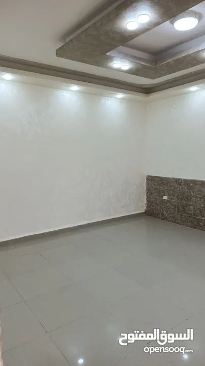 عمارة طابقية مميزة جداً للبيع عبارة 4 طوابق / القويسمة