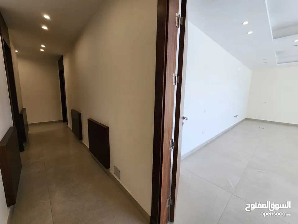 شقة طابقية فاخرة للبيع في عبدون  ref : 14385
