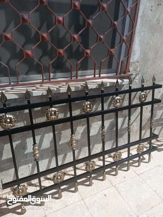 فني حداده لكافه اعمال الحداده والديكور وكافه اعمال الصيانه