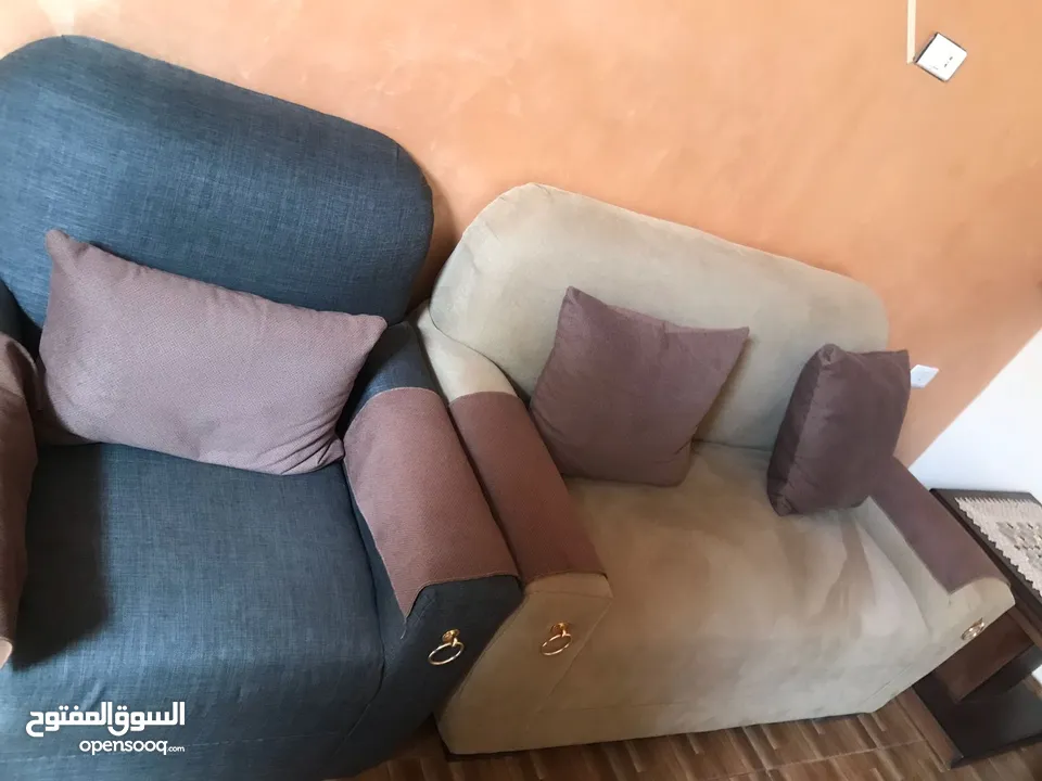 طقم كنب 8 مقاعد استعمال قليل جدا