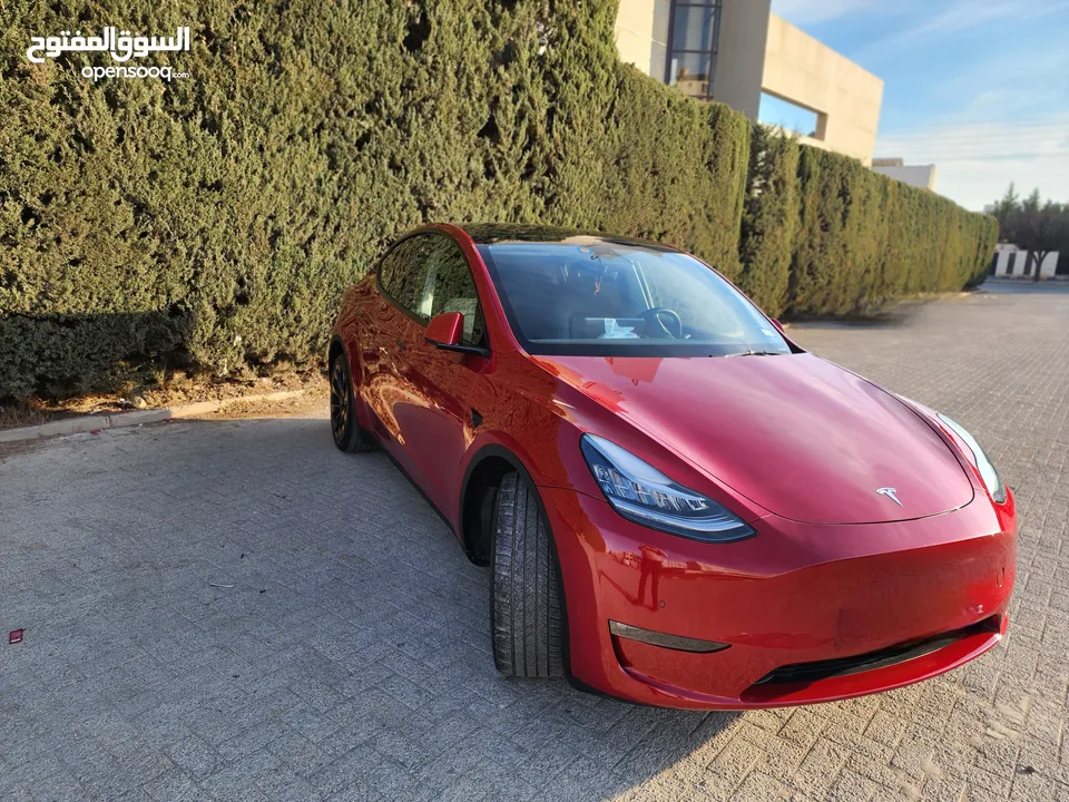 تيسلا  model y 2022 لون مميز وممشى قليل