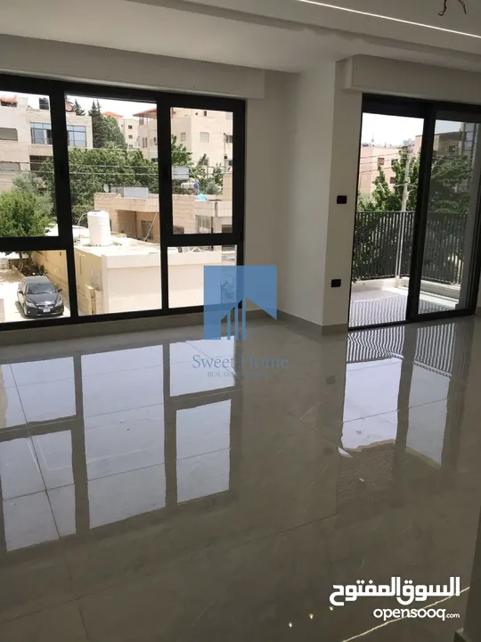 شقة فاخرة للبيع في الكرسي - خلف إدارة السير طابق اول 165م تشطيب سوبر ديلوكس لم تسكن