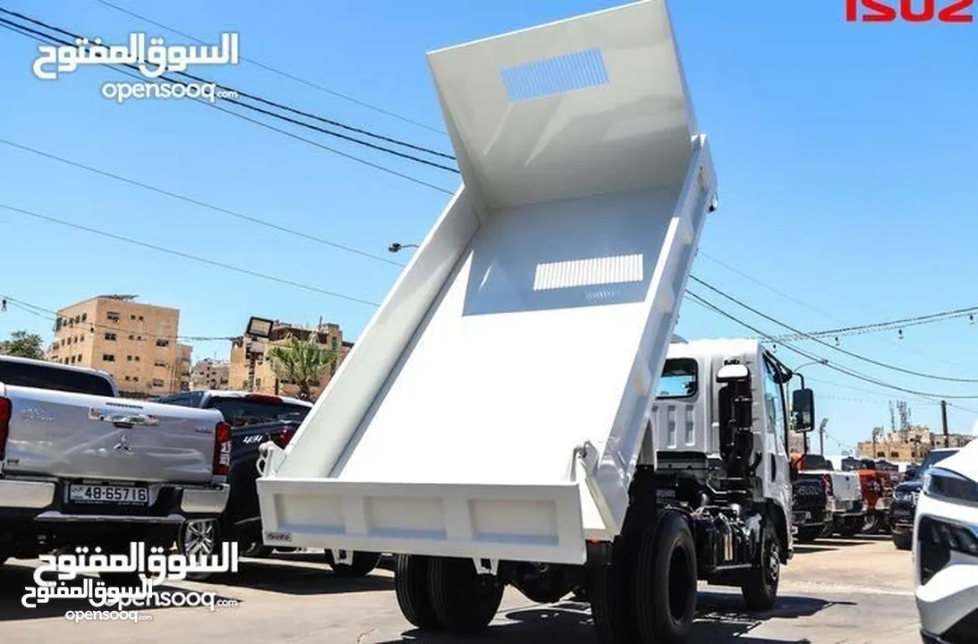 قلاب مع عمال للهدد وإزالة الطمم ونقل جميع مواد البناء خدمه سريعه واسعار مميزه
