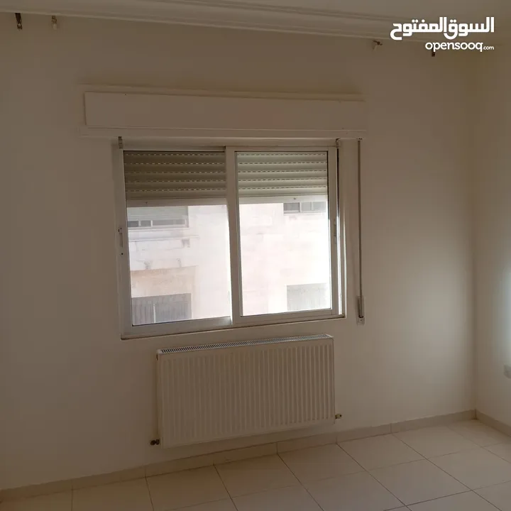 ام السماق / شقه فارغه للايجار/ باجره 400 دينار امكانيه الدفع شهري