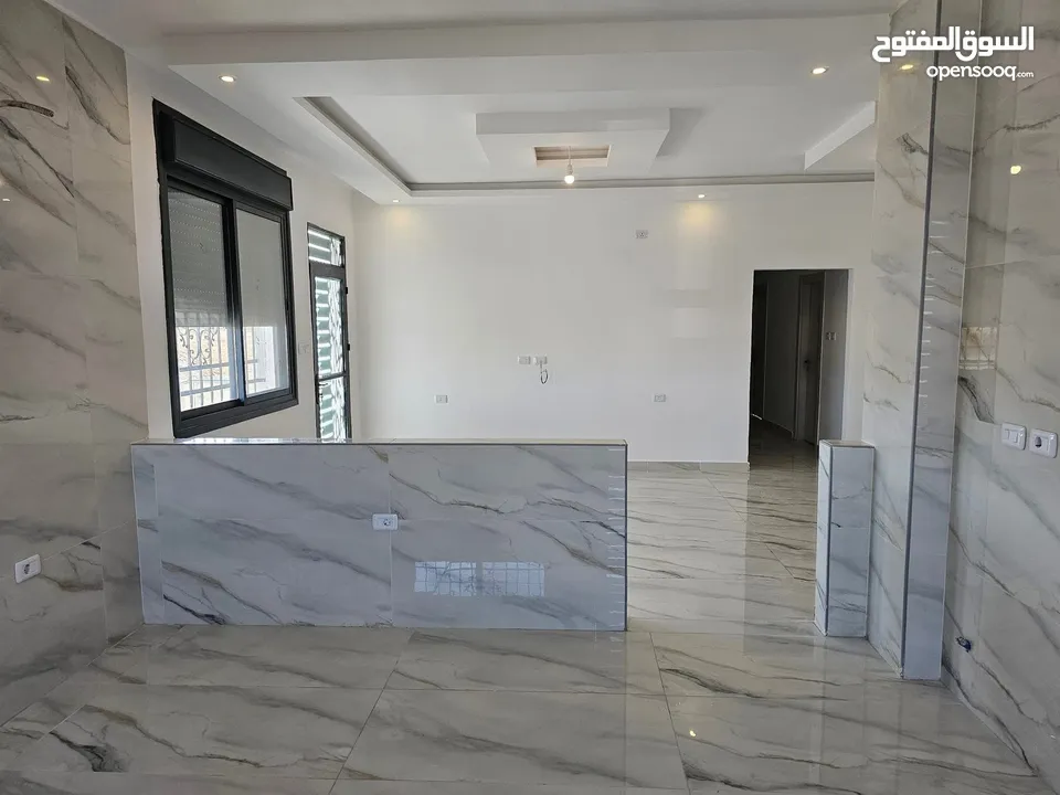 شقق سكنية للبيع / الكرك - الوسية / متوفر شقق في جميع الطوابق / تشطيبات ديلوكس و بأسعار منافسة.