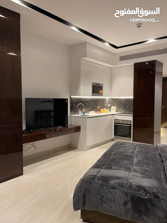 للايجار استيديو في السيف برج سيبرال اوركيد مكون من  غرفة نوم ،صوفه صغيره مطبخ مفتوح بلكونه