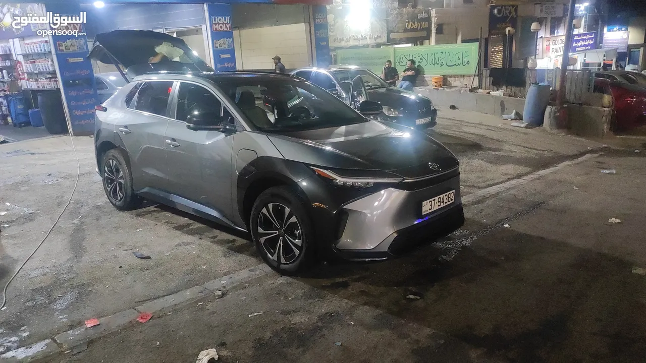 - Toyota bZ4X 2023  كهربائية بالكامل  فئة Long Range Pro  دفع أمامي