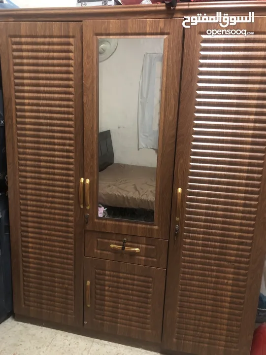 خزانة بحالة ممتازة