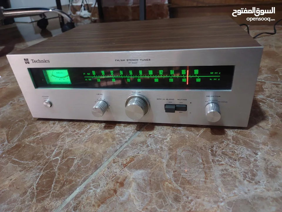 جهاز ستيريو نوع تكنكس شغال كامل بحالة ممتازة مع سماعتين بناسونك وراديو تكنكس طبقة واحدة