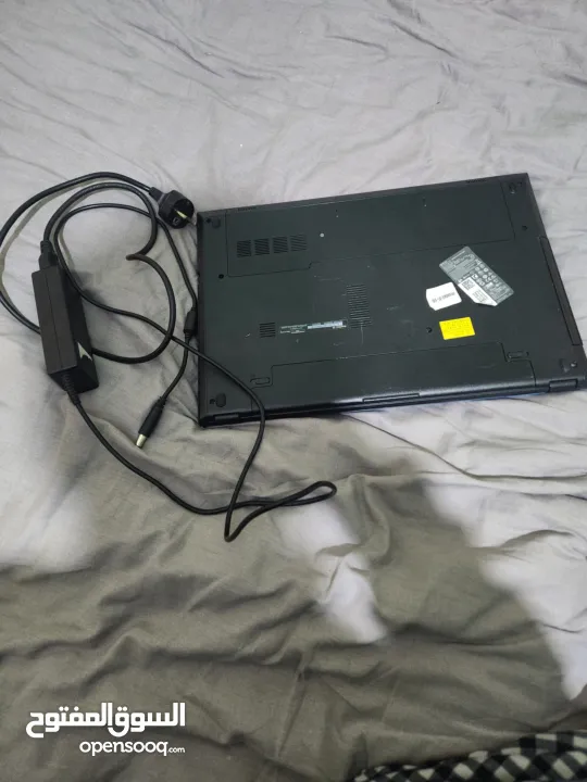 لاب توب dell مع شاحن نينتندو سويتش مع كينترولار