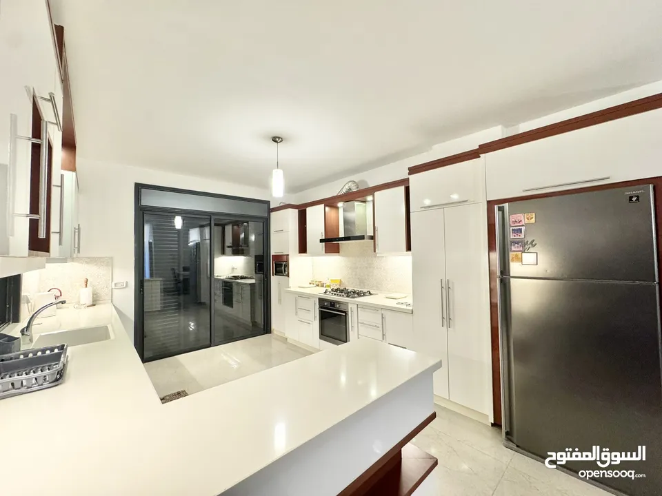 شقة للإيجار في عين منجد