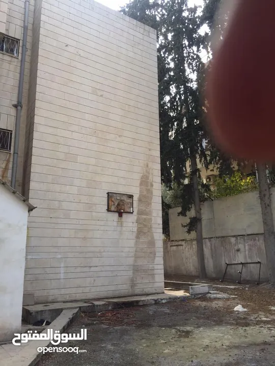 عمارة للبيع في منطقة حيوية في الشميساني، تصلح لعدة مشاريع استثمارية