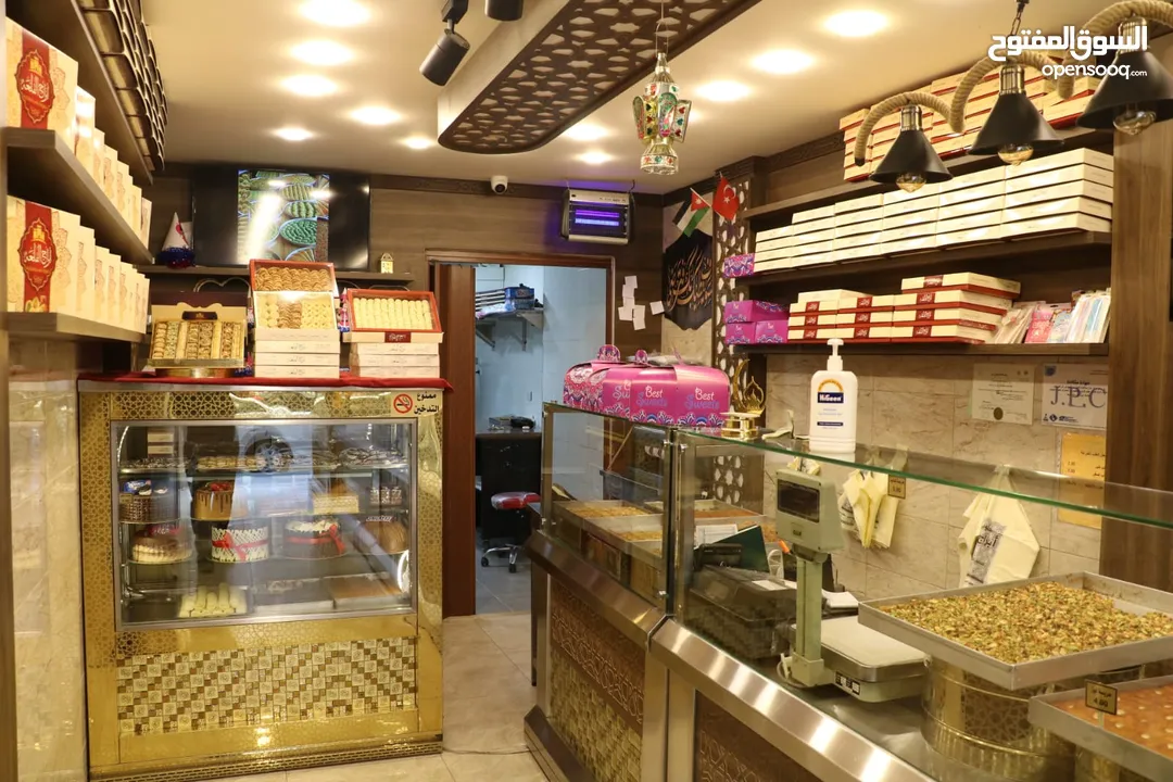 محل حلويات شاميه جاهز شغال بموقع مميز  بجبل الحسين للبيع بخلو وايجار ويمكن بيعه فارغا بخلو