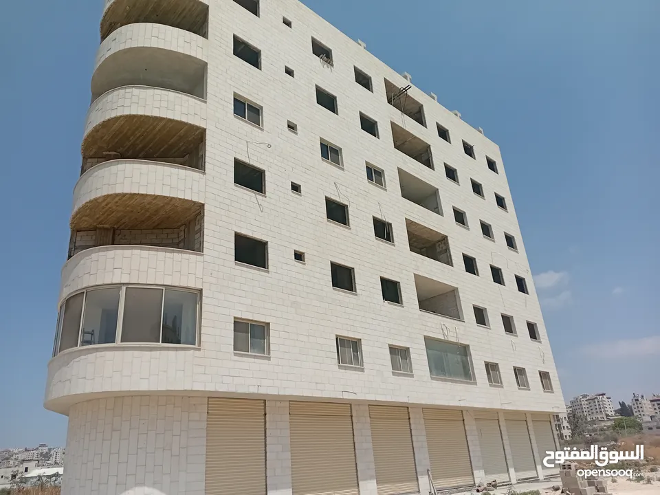 شقه للبيع عظم مساحه 132م مقطهه  طابق خامس طابو مفروز  فيها اصنصيل واقعه بين شارعين