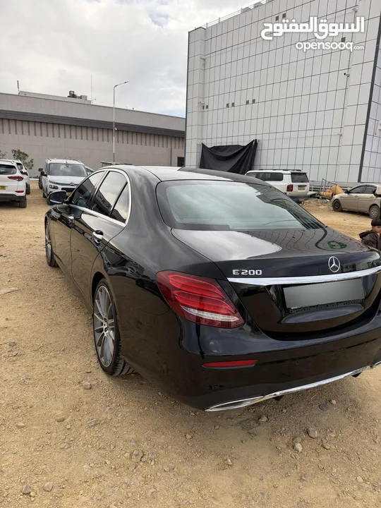 مرسيدس E200