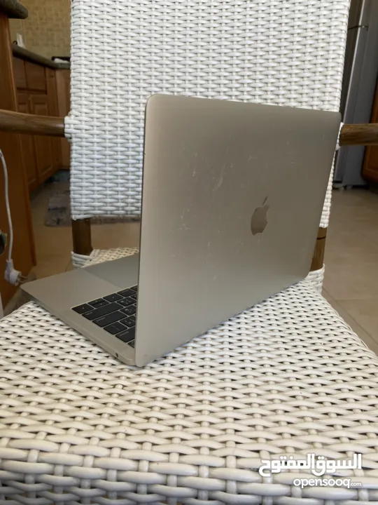 ماك بوك برو 2019 شاشة 13.3 انش مستعمل اخو الجديد رام 8 هاردسك 128 بسعر حرق في شحوط ع ضهر الجهاز