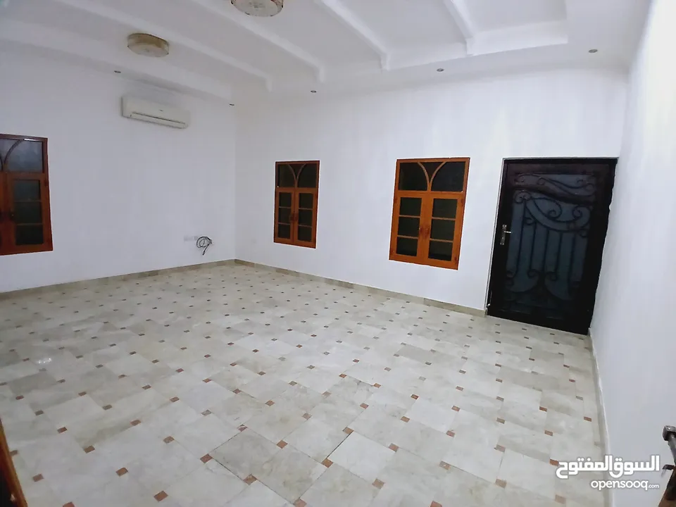 الخوير فيلا للأيجار Al khwair villa for rent