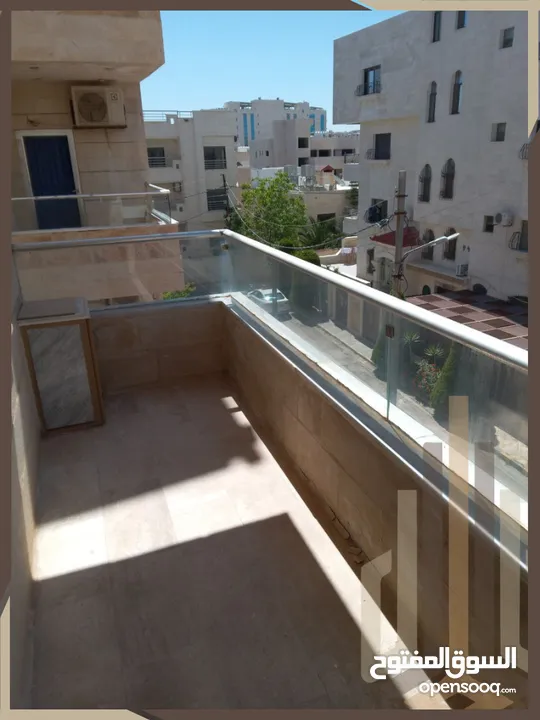 شقة طابق ثاني للبيع في شارع مكة  خلف شركة ابو خضر مساحة 160م