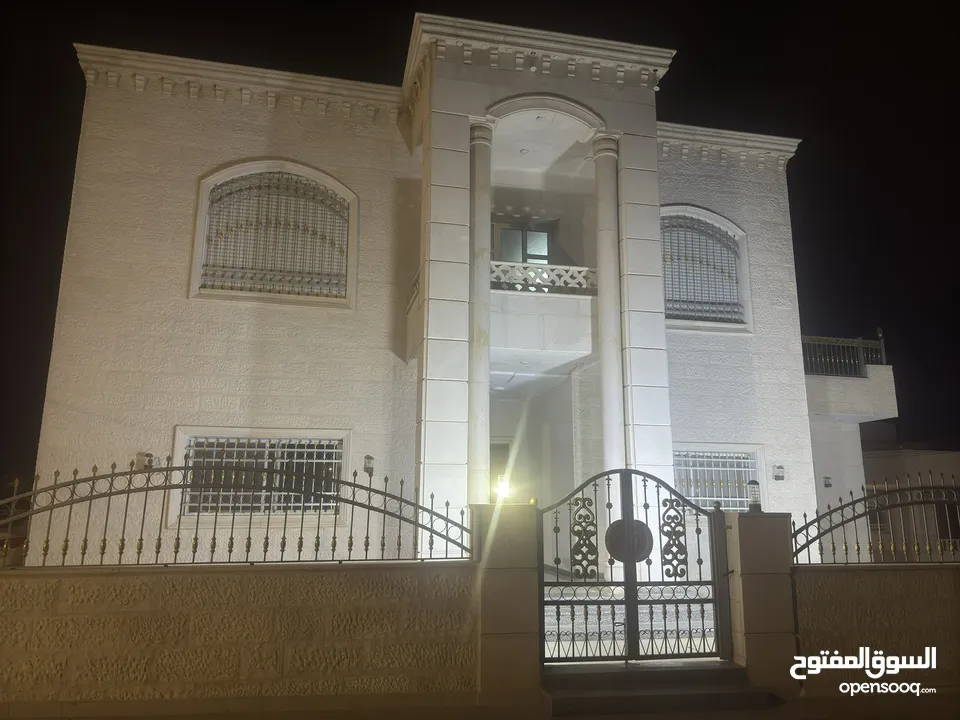 فيلا طابقين للبيع على ارض دونم مفروز، بناء جديد للبيع الجرف الجنوبي منطقة هادئة وقريبة على الخدمات،