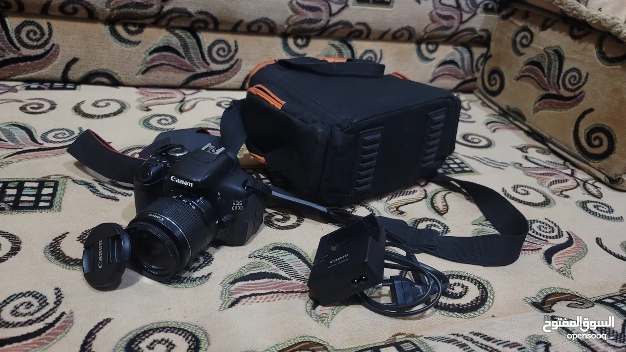 عررررطة كاميرا كانون 600d نسبة النضافة 10/10 السعر فقط ب 120 الف ريال يمني لطايع والديه مع الشنطه