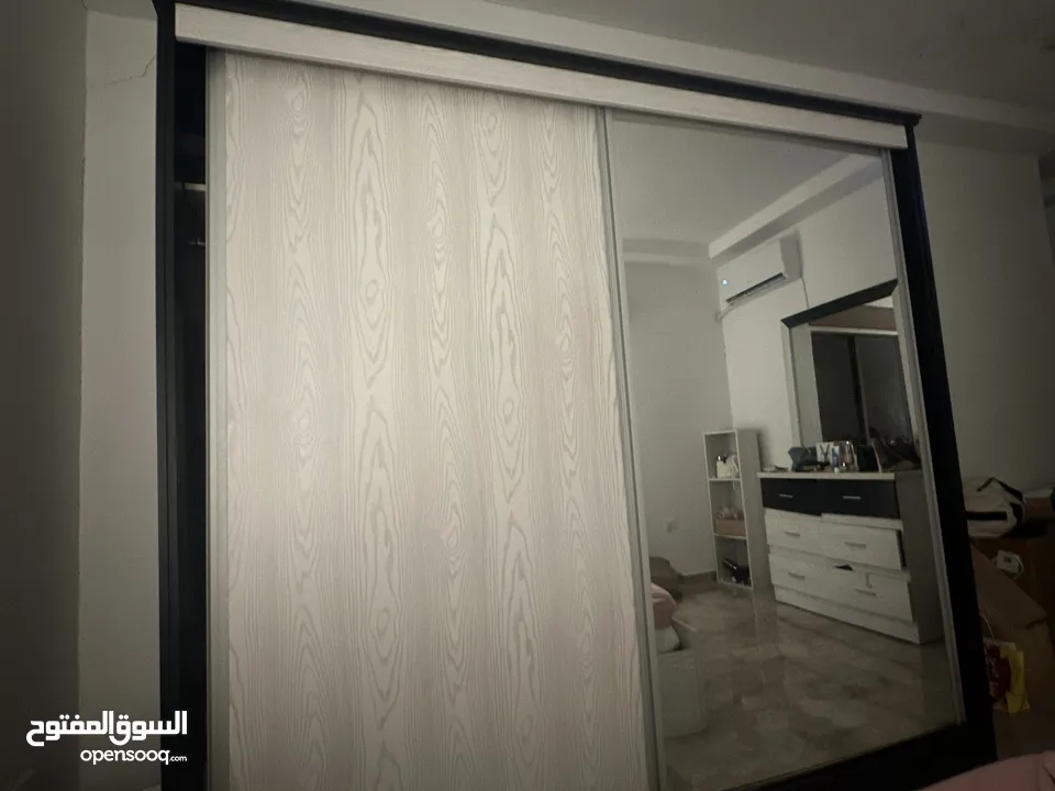 غرفة نوم كاملة ميني ماستر مستعمل للبيع / تحتاج صيانة خفيفة / لونها مميز وجميل / ابيض واسود