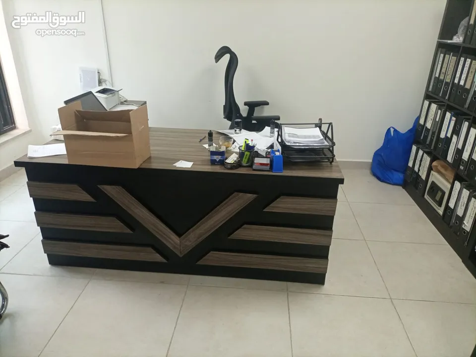 مكتب 140*70 مع جانبيه 80*40 وطاولة وسط تفصيل خشب مستورد بسعر المصنع