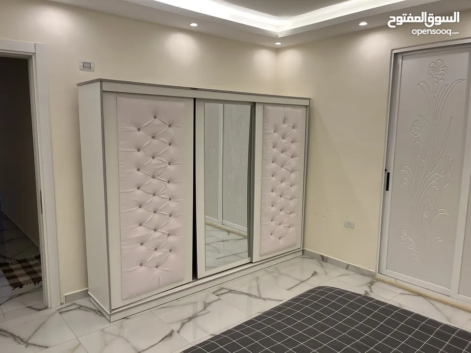 شقة سكنية طابق آخير ( الروف / شقتين )   للبيع في أجمل مواقع إربد