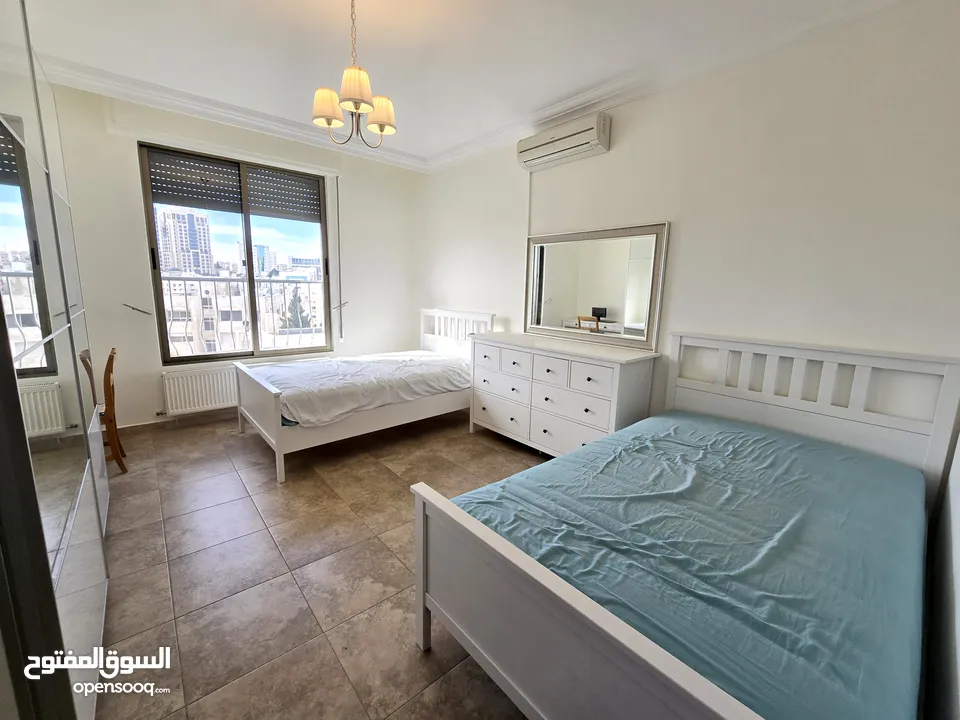 جبل عمان و محيط فندق ( الردز كارتن ) شقة فخمة للبيع 220 متر