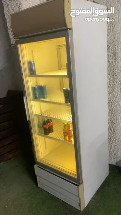 شاشات وثلاجة وطاولة بلياردو