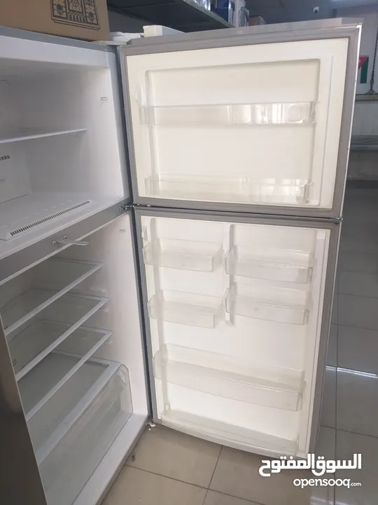 ثلاجة نوع سينترون حجم 500لتر لون سلفر بحاله ممتازه جدا
