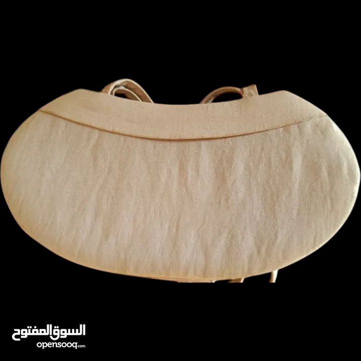 للبيع اي شنطة او كلتش بدينننار واحد فقط