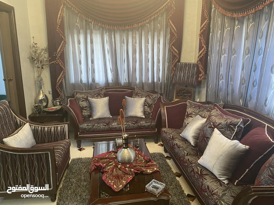 غرفة جلوس فاخرة للبيع بسعر مغري