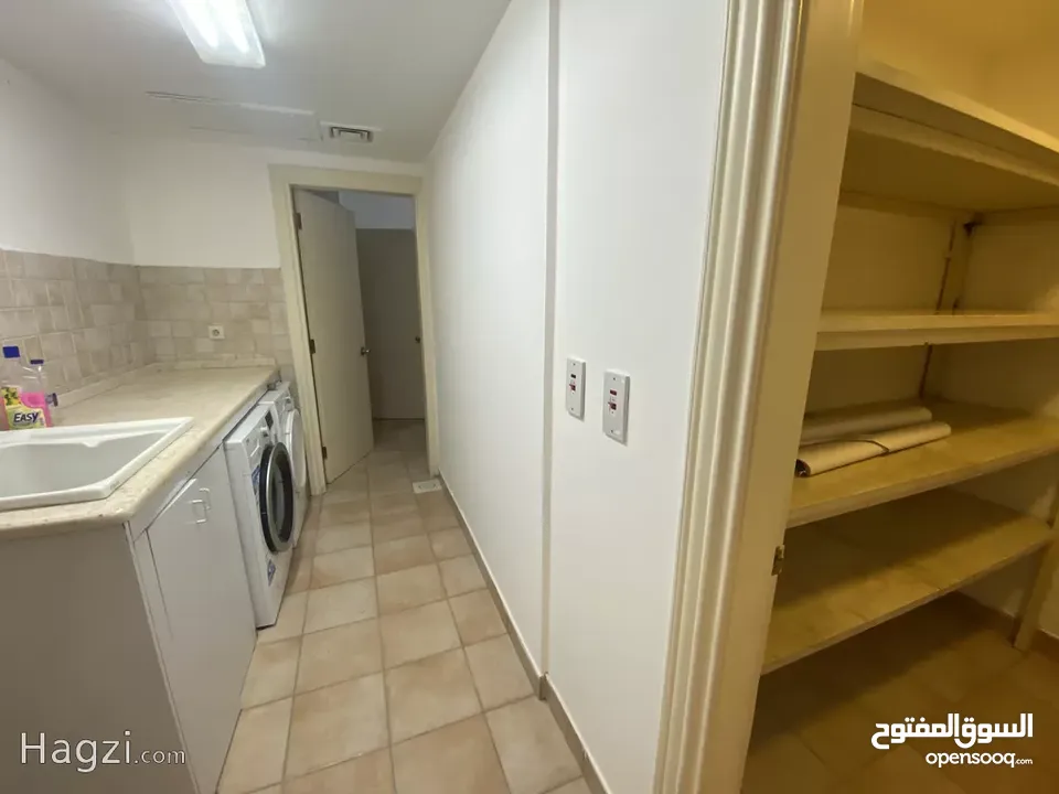 شقة غير مفروشة للإيجار 360م2 ( Property 17869 ) سنوي فقط