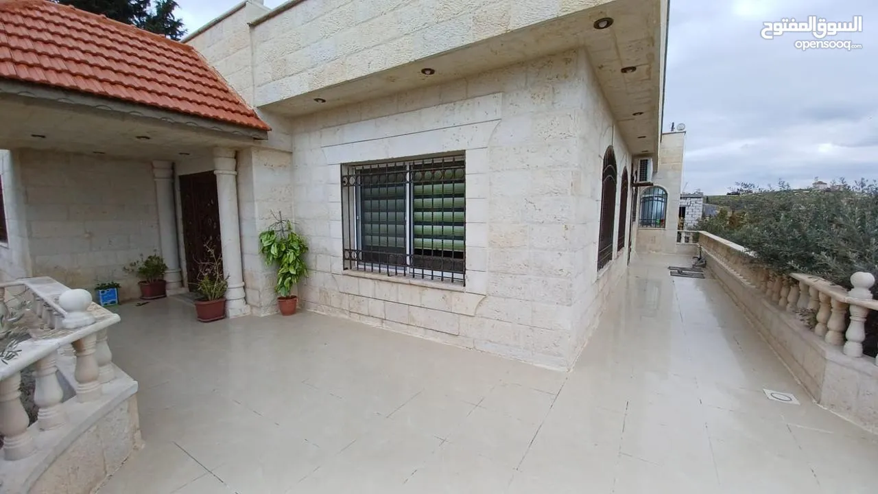 منزل للبيع من المالك بموقع راقي وهادئ جدا مطل الموقع سكني بمتياز