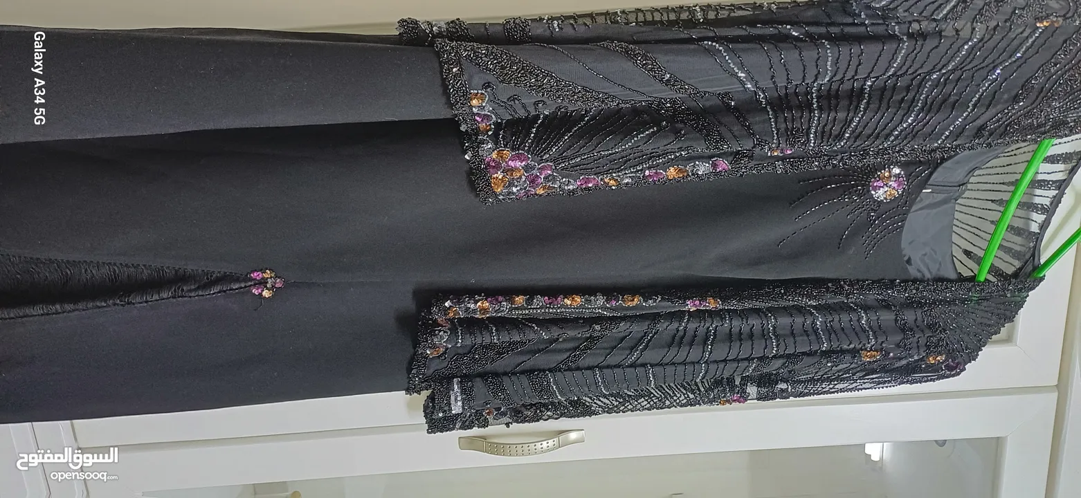 فستان سهرة مرتب وتقيل سعر الشراء 150 للبيع 40 دينار