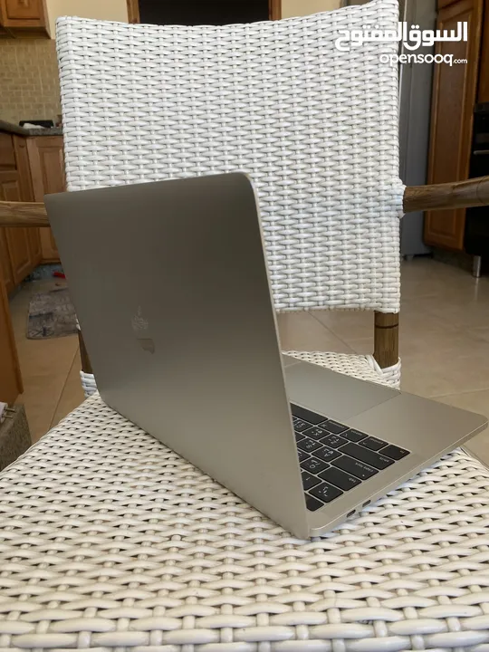 MacBook Pro i5 Touch Bar 2019 i5 13.3 8ram 128 ssd like new