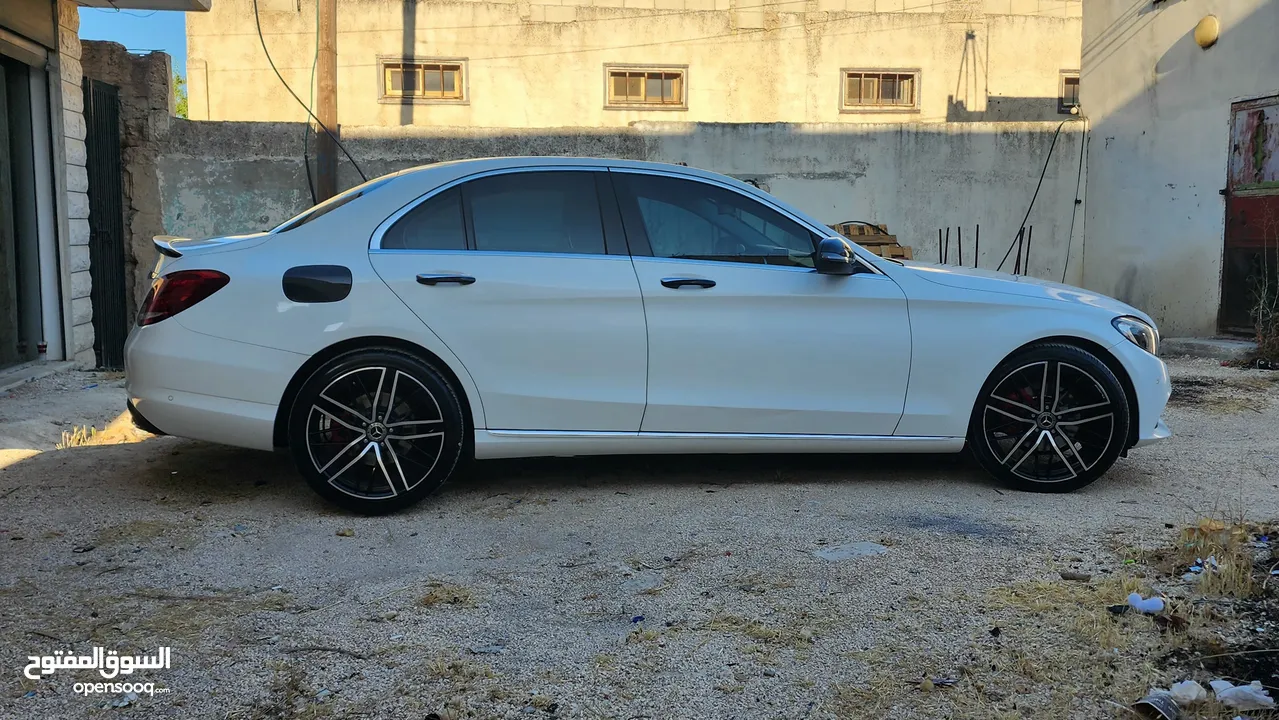 MERCEDEC BENZ C200 YEAR 2017 سيارة مميزة جدا جدا 6 انظمة قيادة السعر على الكاش فقط والسعر نهائي ..