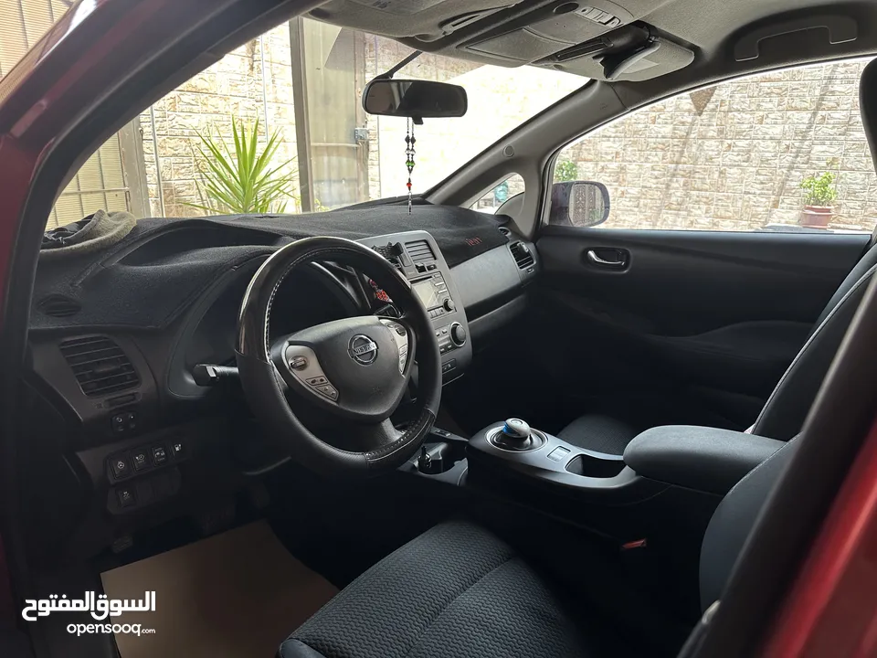 نيسان ليف 2015