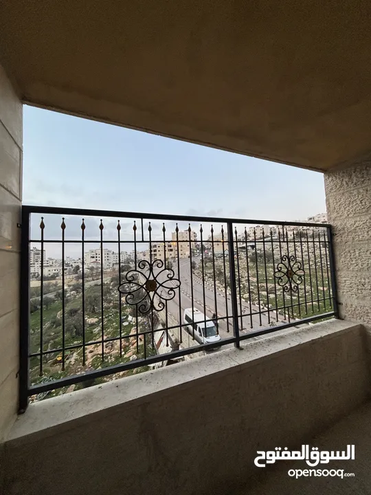 شقة جديدة مميزة في الخليل طريق واد الهرية بمساحة 165 متر جاهزة للسكن البيع من المالك مباشرة