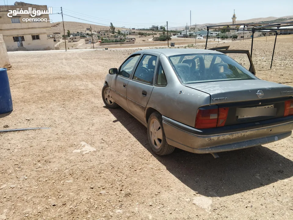 أوبل فيكترا موديل 1993