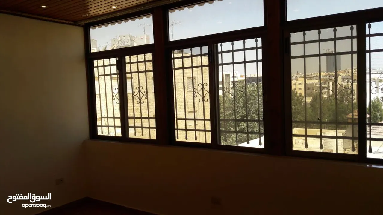 للايجار شقة في منطقة مميزة بدير غبار