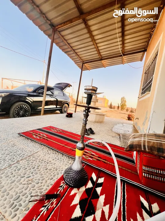 قطعة أرض وبيتين  ومزرعه جاهز للسكن