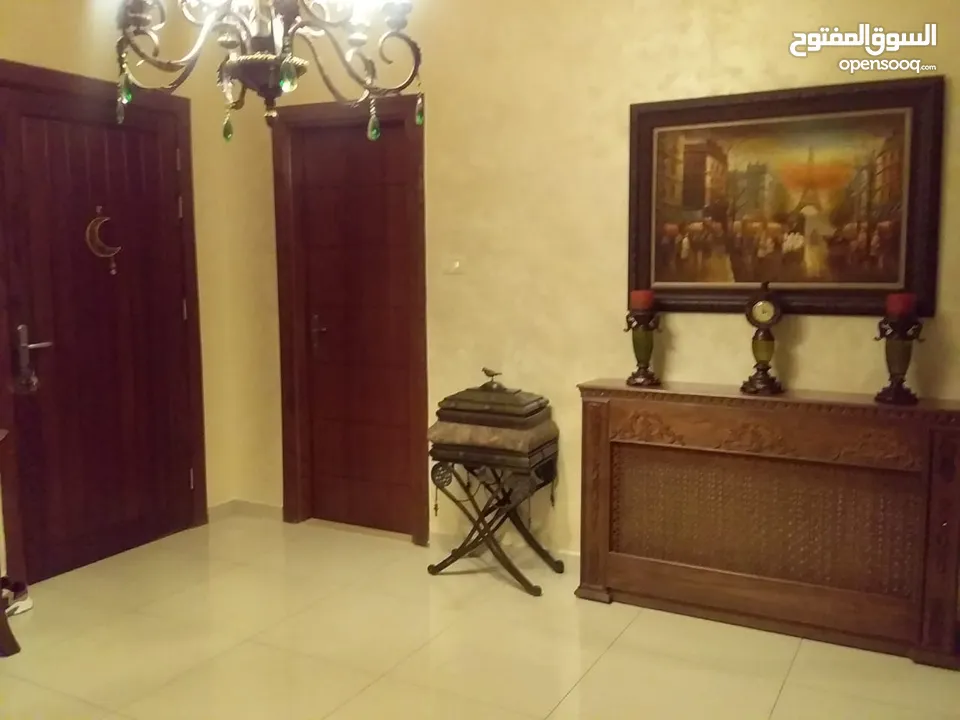شقة فارغة للبيع طريق المطار ضاحية النخيل بحالة ممتازة جدا