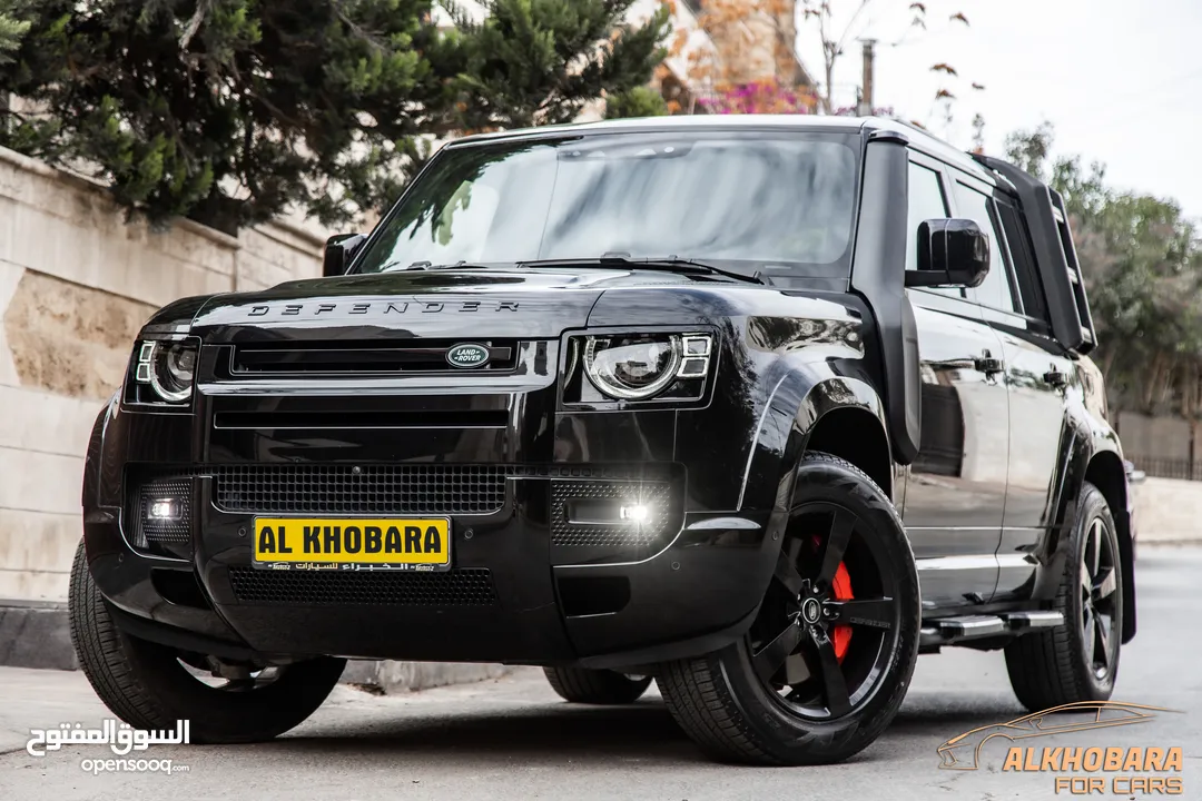 Land Rover Defender 2022 Black Edition Plug in hybrid   السيارة وارد المانيا و قطعت مسافة 13,000