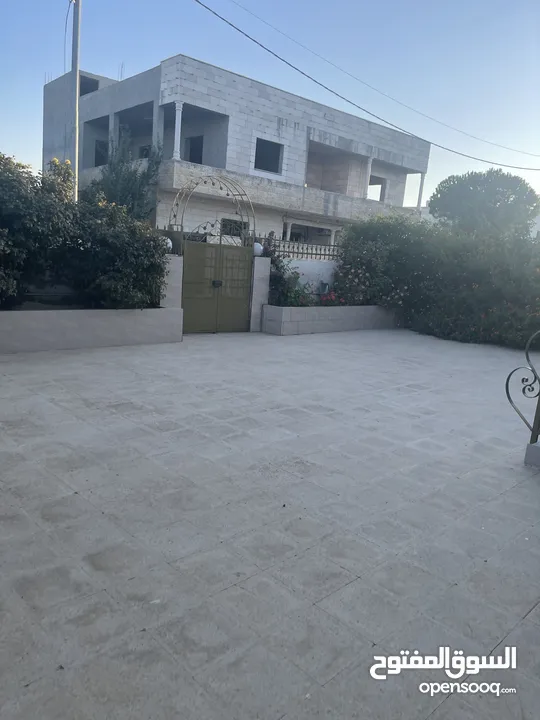 ارض دونم مع بيت ارضي وبيت طابقين
